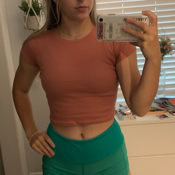 Aritzia TNA crop shirt - Picture 2 of 2